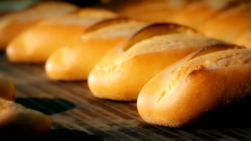 Pães em panificadora. (Foto: Reprodução/Canva)