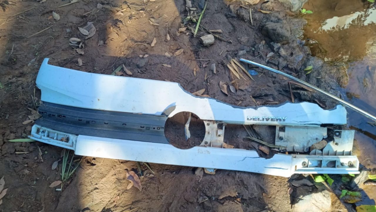 Pedaços do caminhão-guincho foram encontrados. (Foto Divulgação/PC)