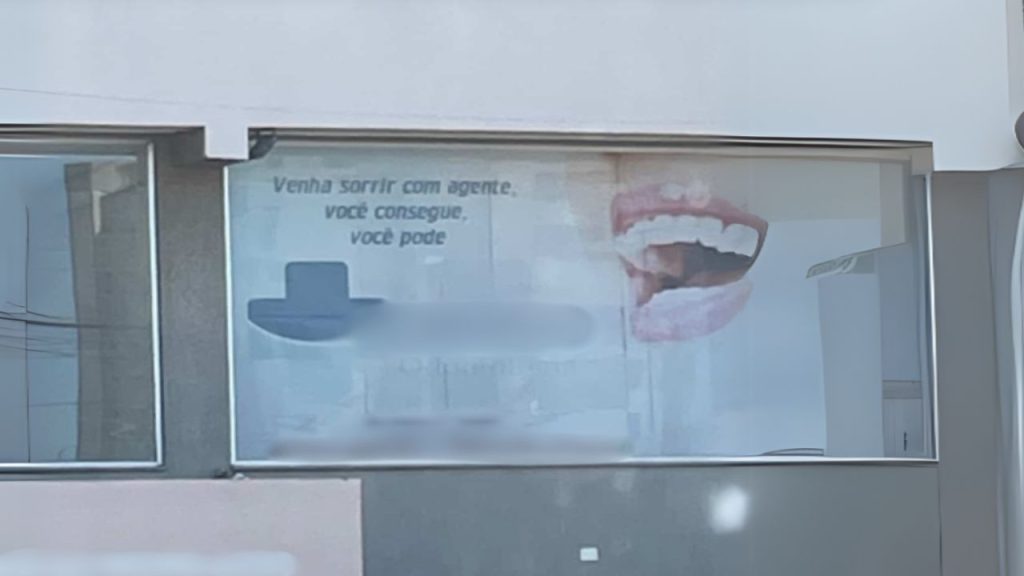 Placa chamou atenção em Goiânia. (Foto: Arquivo)