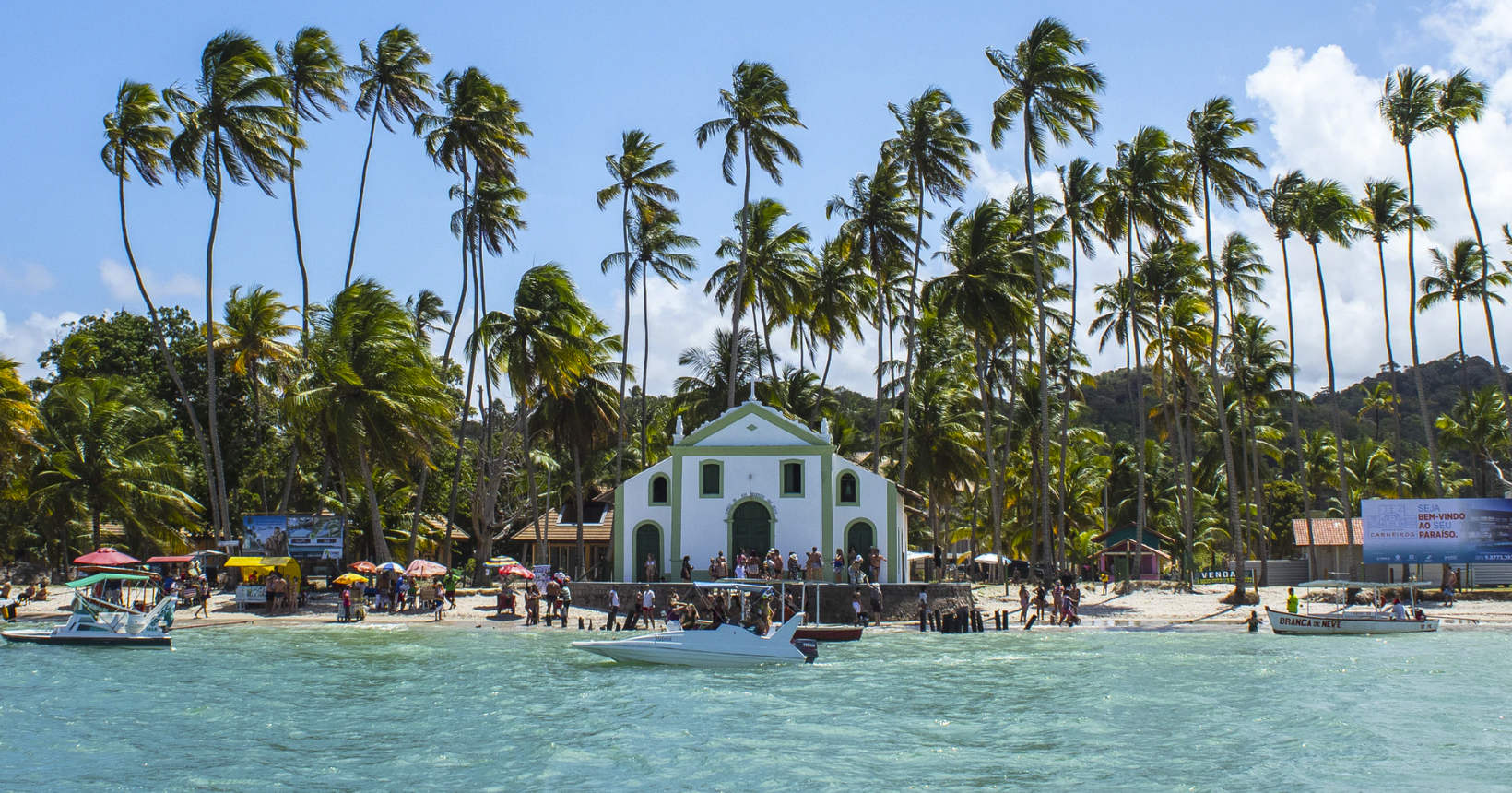Conheça praia brasileira com águas calmas e cristalinas onde o tempo parece parar