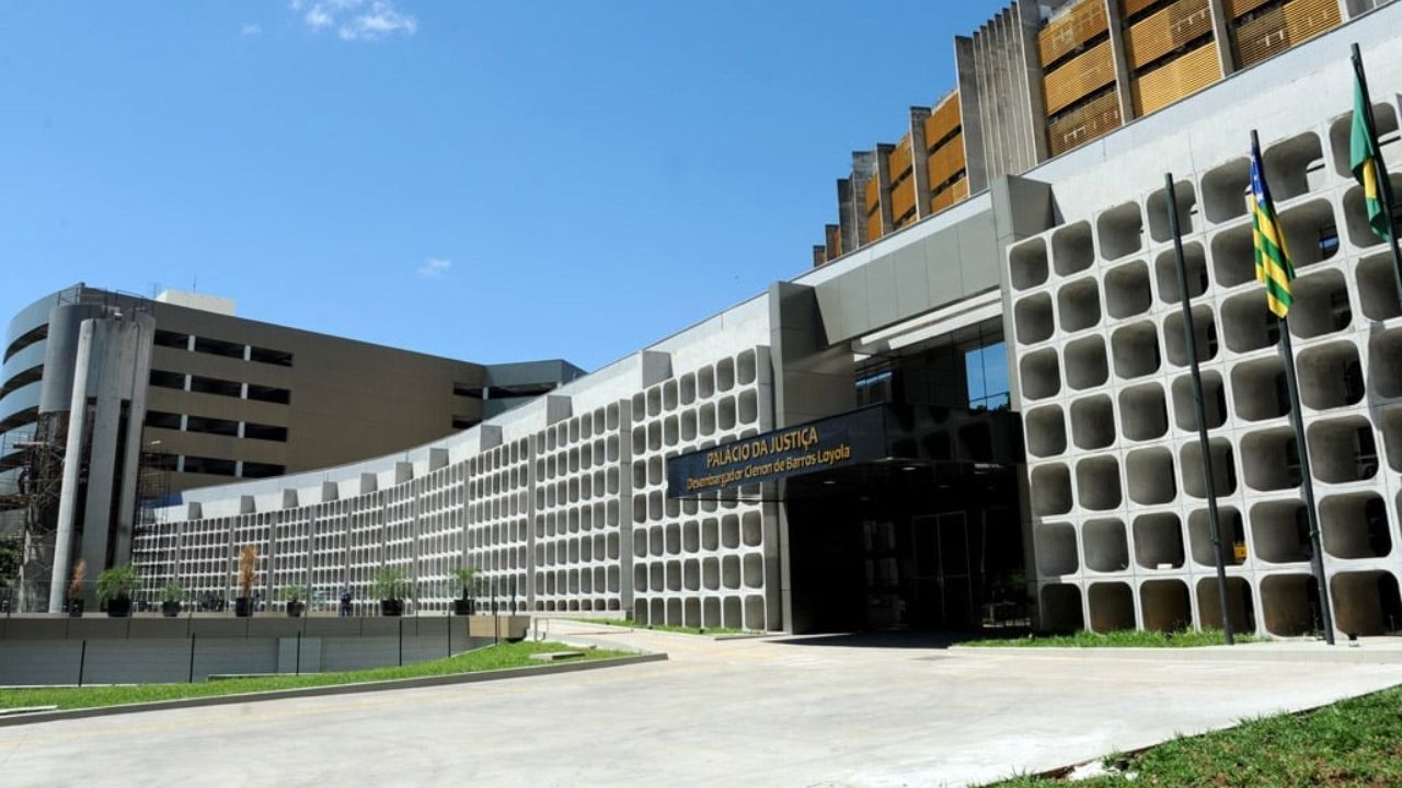 Pai e filho resolveram situação na Justiça