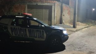 Viatura da Polícia Militar (PM) esteve presente no local. (Foto: Reprodução)