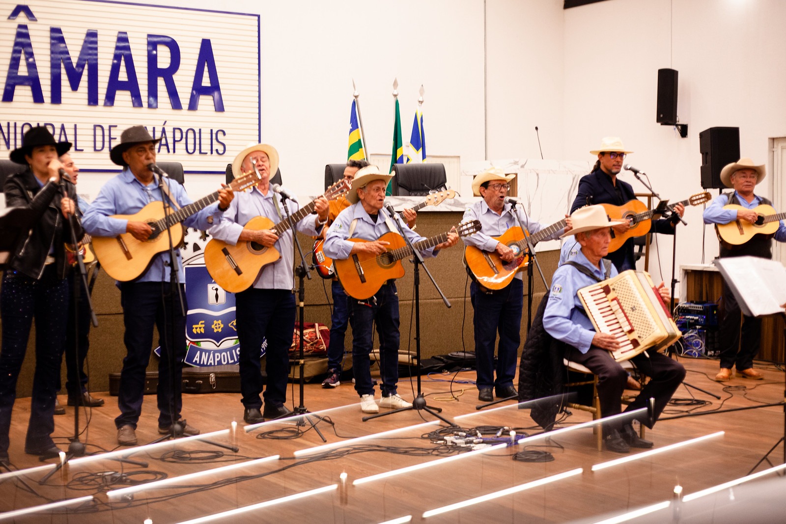 Orquestra de Violeiros de Anápolis recebeu moção de aplausos na Câmara Municipal.
