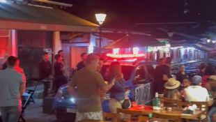 Confusão aconteceu na Rua do Lazer, em Pirenópolis. (Foto: Reprodução)