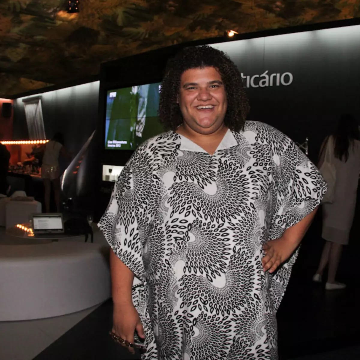 Apresentador de TV emagrece mais de 50 kg e surpreende com novo visual