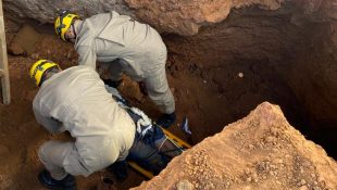 Vítimas ficaram soterradas após acidente em canteiro de obras de posto de combustível. (Foto: Reprodução)