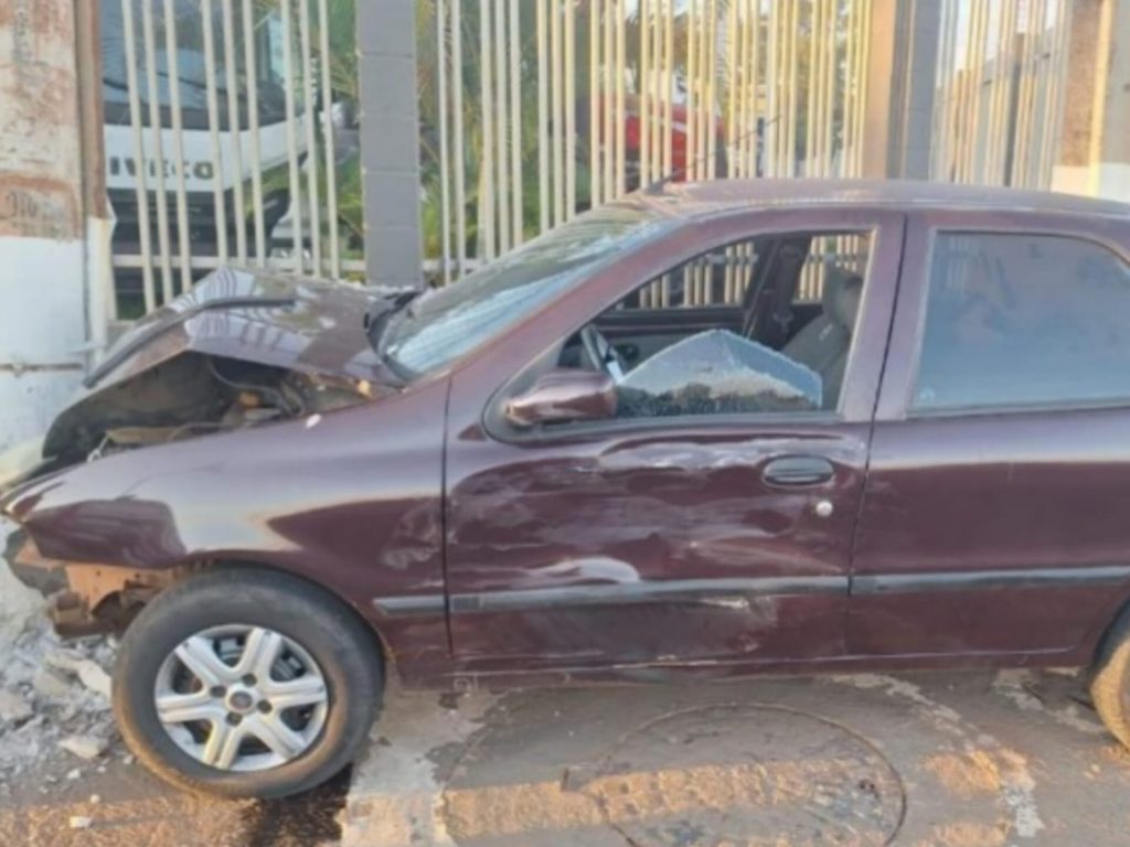 Motorista perdeu o controle do carro após tentativa de ultrapassagem. (Foto: Reprodução)