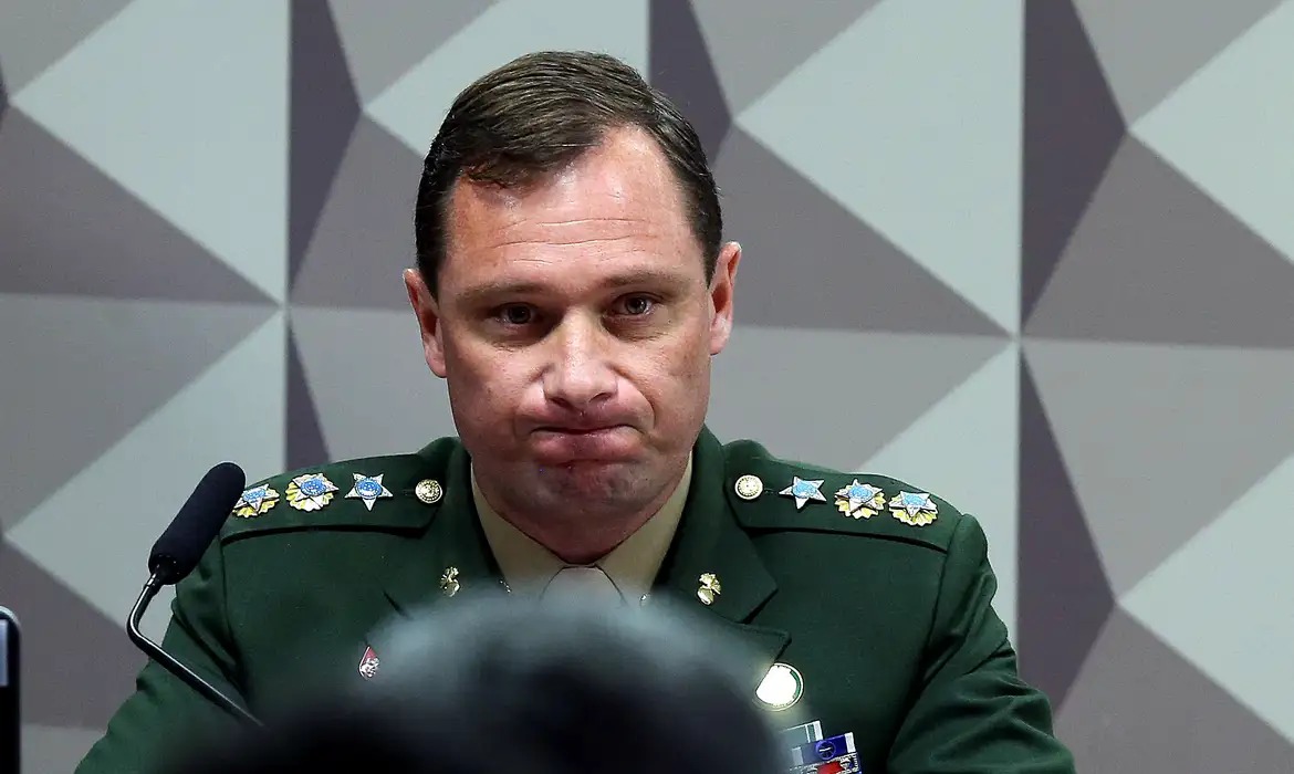 Prisão de Cid é decretada por Moraes, mas defesa diz que ele não foi preso