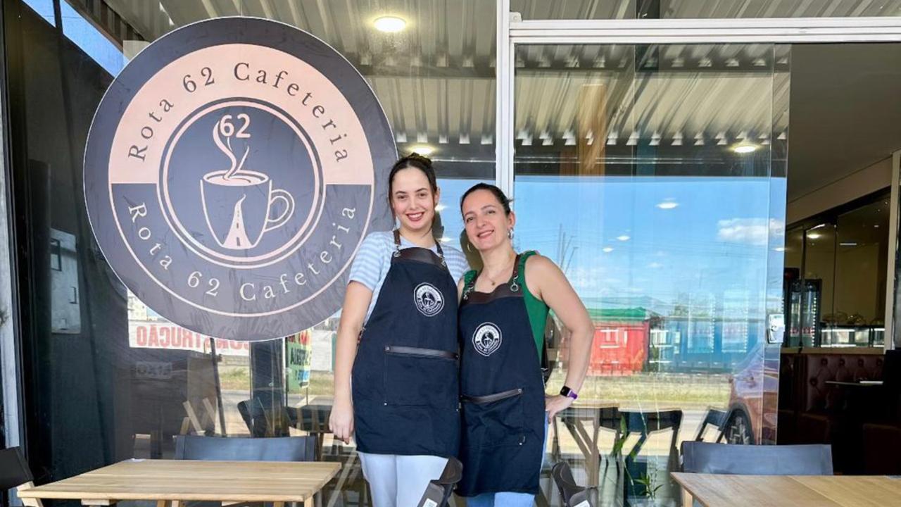 Dona de cafeteria em Goiânia viraliza ao pedir ajuda para manter loja funcionando