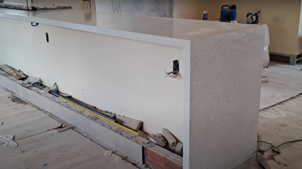 Mais bonita e mais barata: alternativa ao mármore e granito vira tendência na decoração