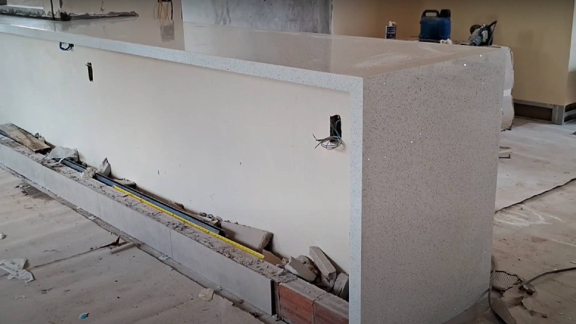 Mais bonita e mais barata: alternativa ao mármore e granito vira tendência na decoração