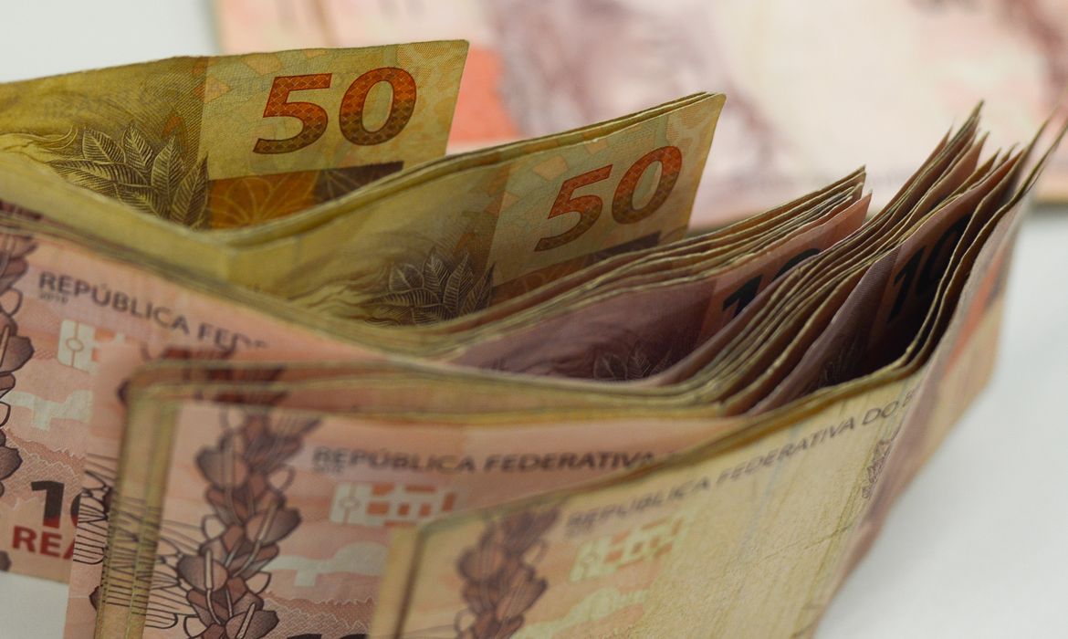 Inscritos no Caixa Tem podem ter direito de sacar R$ 1.000 direto no app