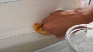 Truque das donas de casa para deixar a geladeira limpinha e cheirosa sem esforço