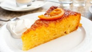 Bolo de laranja sem açúcar e sem farinha que surpreende pelo sabor e leveza.