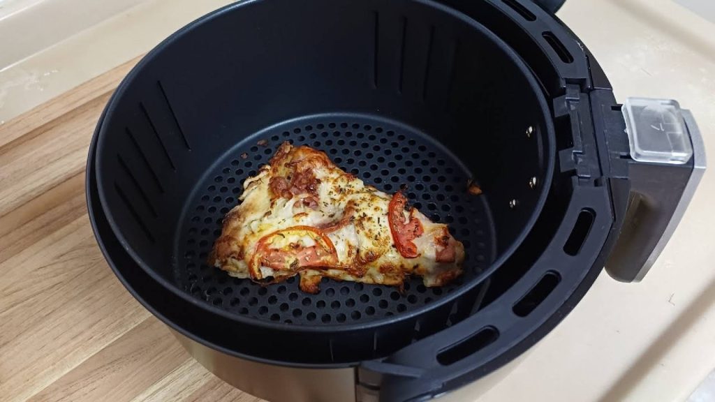 Não é o micro-ondas, nem o forno: saiba qual é o equipamento que esquenta comida de forma perfeita