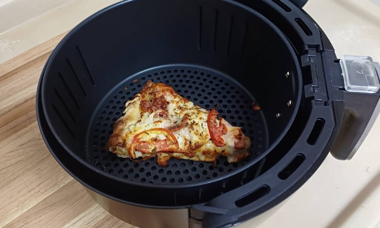 Não é o micro-ondas, nem o forno: saiba qual é o equipamento que esquenta comida de forma perfeita