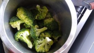 Não é cozido: essa é a melhor forma de preparar o brócolis