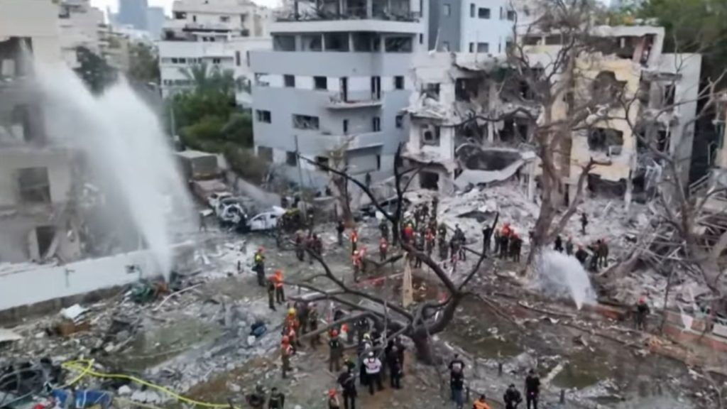 Irã lança novos mísseis contra Israel.