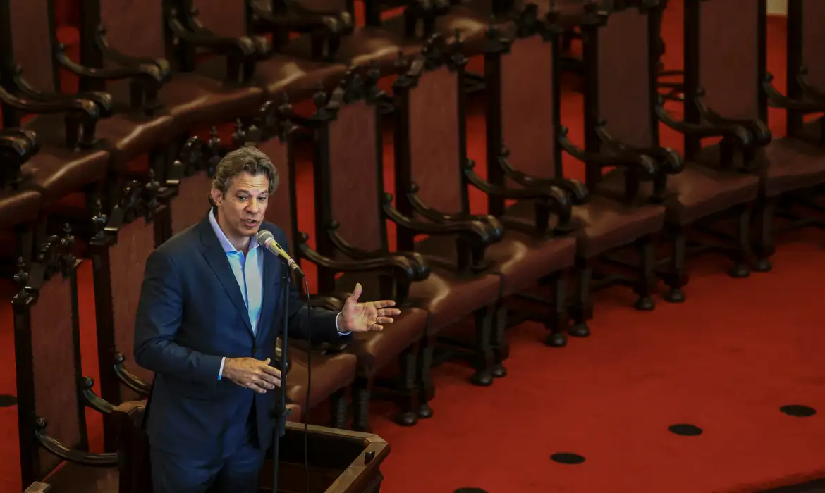Haddad defende mobilização de progressistas contra desigualdade