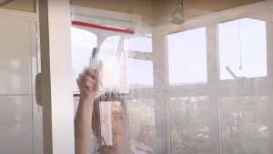 O jeito mais fácil de limpar o box e acabar com o rastro de calcário