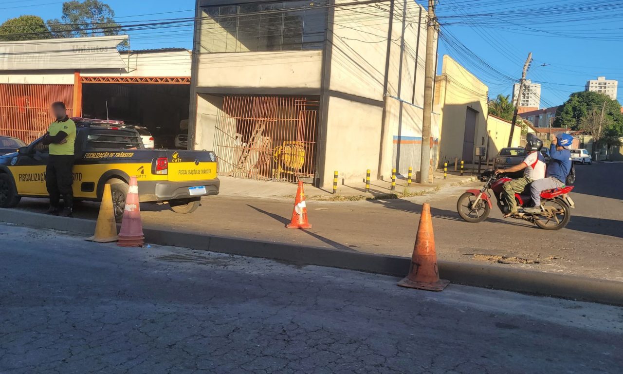 Avenida Mato Grosso passa a possuir uma mureta entre as pistas de rolamento.