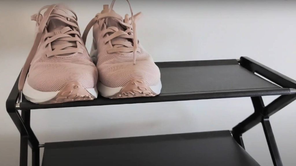 Não é a gaveta, nem o armário: veja o melhor lugar para guardar sapatos em casa