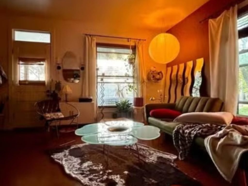 Cliente compra mesa por menos de R$ 700 e fica surpreso ao descobrir o real valor da peça