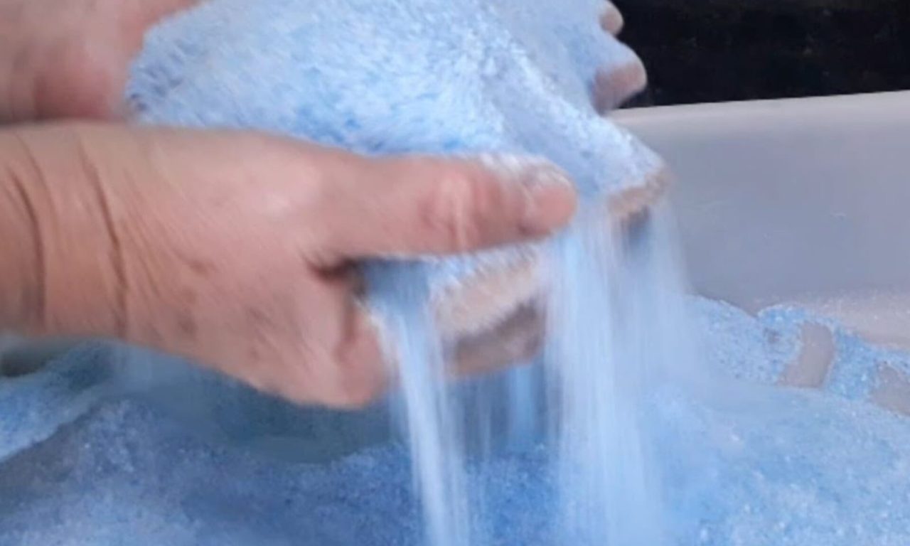 Nunca faça isso com o sabão em pó na máquina de lavar, alerta do fabricante