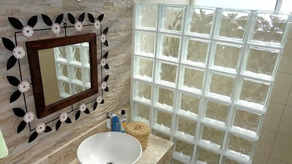 Antes sinônimo de 'banheiro antigo', material vira tendência na decoração moderna