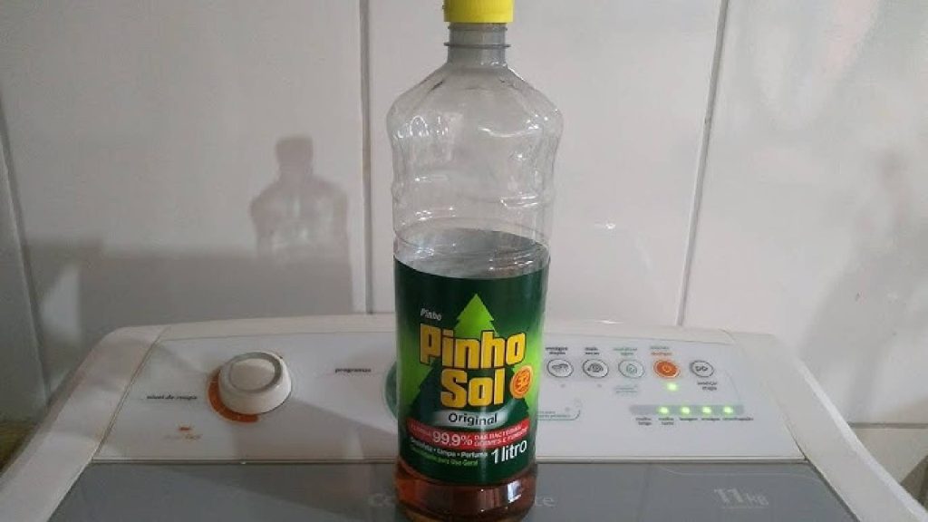 Muito além de um desinfetante: 6 usos surpreendentes do Pinho Sol (vai te ajudar muito em casa)