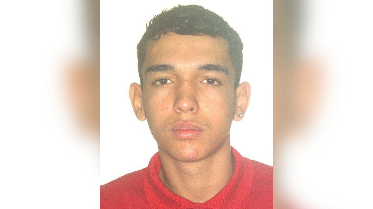 Já identificado, corpo de adolescente foi retirado entre as ferragens após carro colidir com viaduto de Anápolis