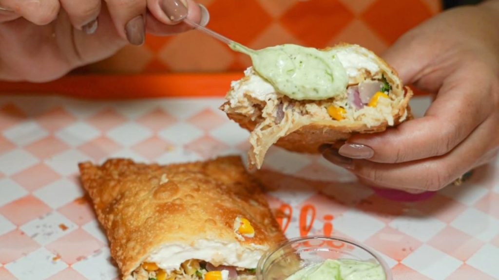 6 melhores lugares para comer um bom pastel em Goiânia