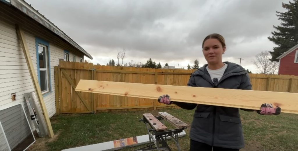 Jovem compra casa abandonada por R$ 8 e reforma surpreende