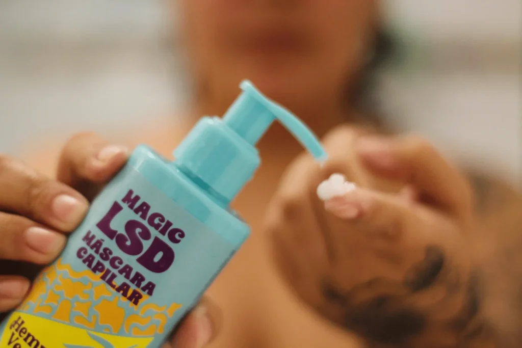 Anvisa suspende venda e fabricação de produtos para pele e cabelo; confira quais