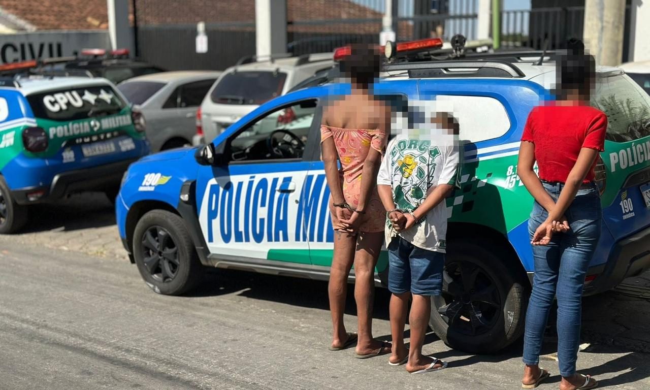 Travesti e dois comparsas foram localizados por equipes do 45º Batalhão da PM.