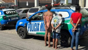 Travesti e dois comparsas foram localizados por equipes do 45º Batalhão da PM.