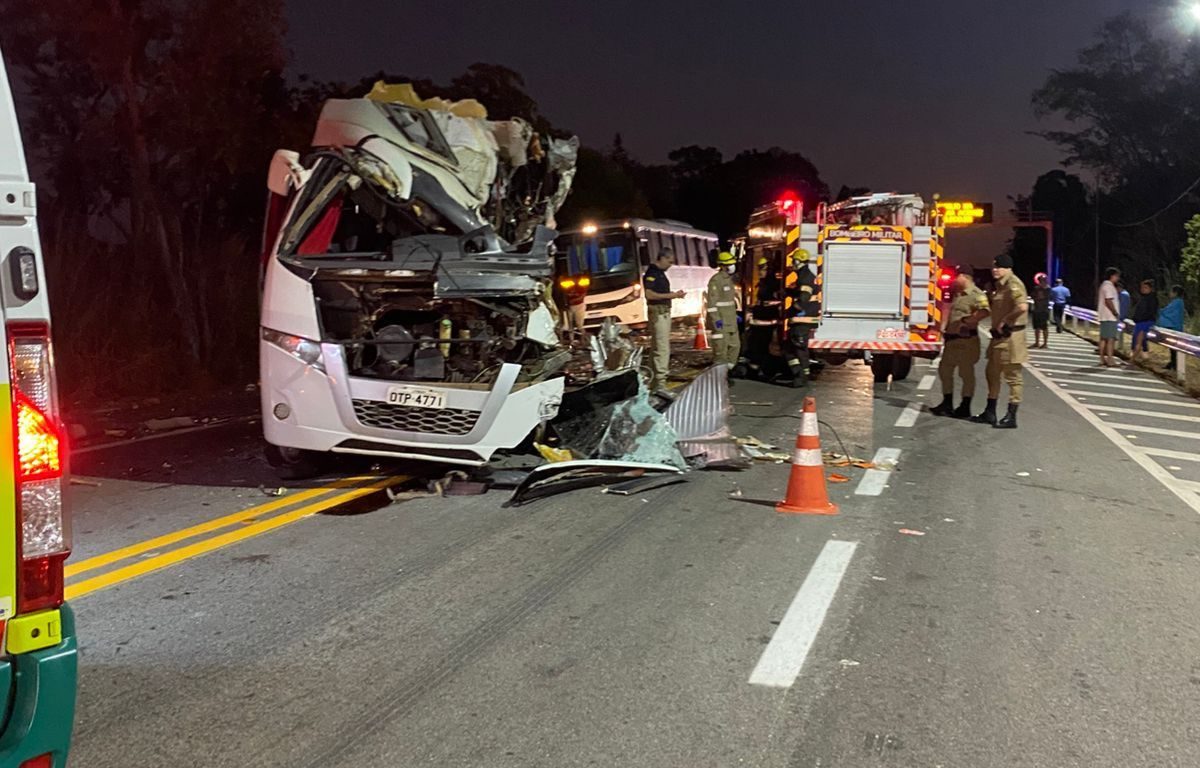 Grave acidente na BR-153 com ônibus que levava estudantes para UFG já tem 6 mortes confirmadas