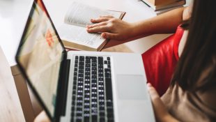 255 cursos gratuitos e à distância para fazer sem sair de casa