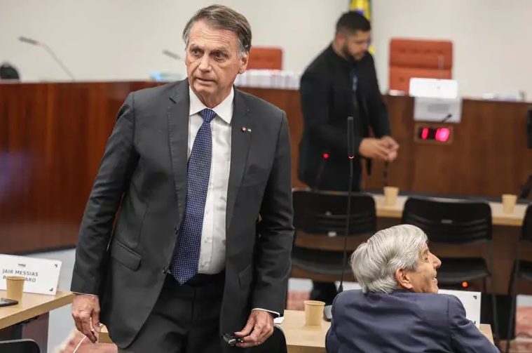 Jair Bolsonaro chega para depoimento no STF.