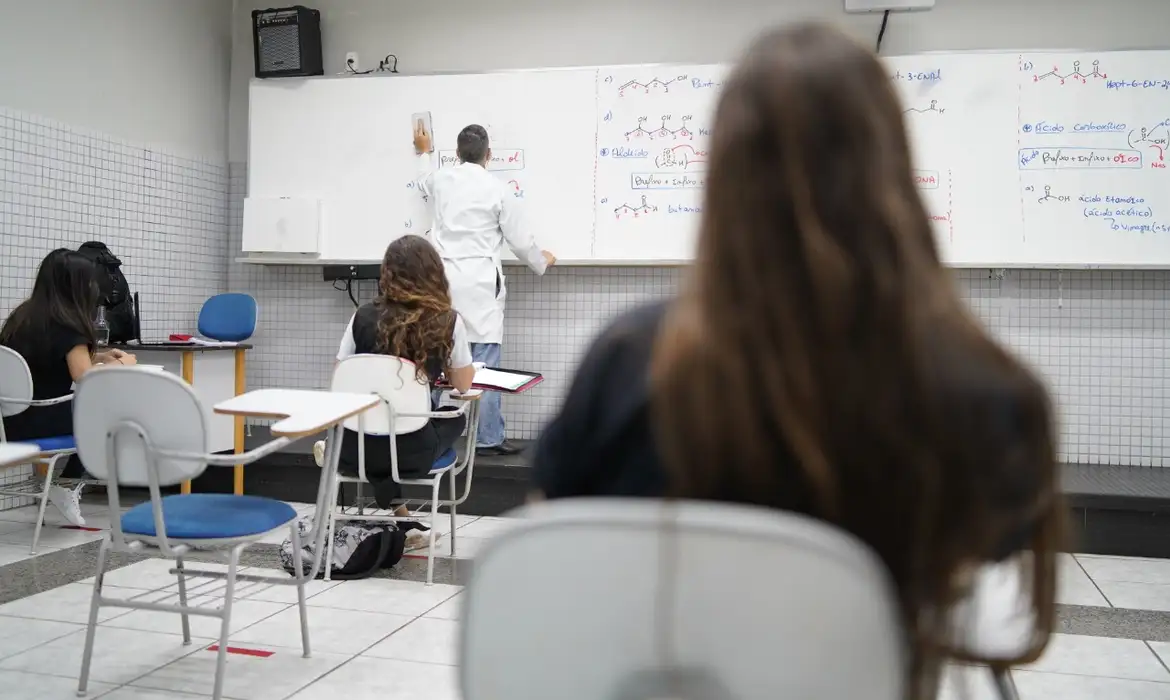 Descubra quais são os colégios com as maiores mensalidades do Brasil (podem ultrapassar R$ 15 mil)