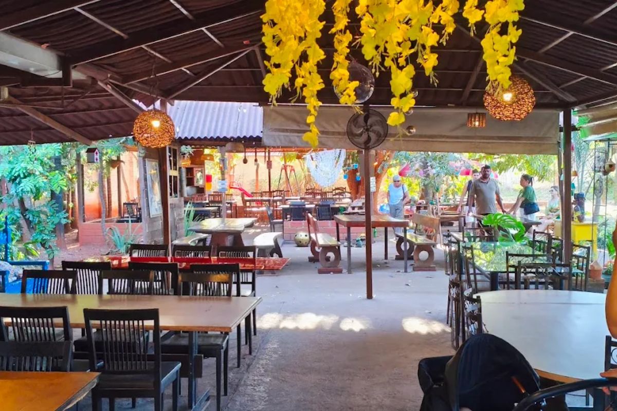Conheça restaurante a céu aberto em Goiânia que encanta visitantes por ambiente natural