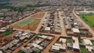 Na divisa com Goiás, maior favela do Brasil tem mais de 100 mil habitantes