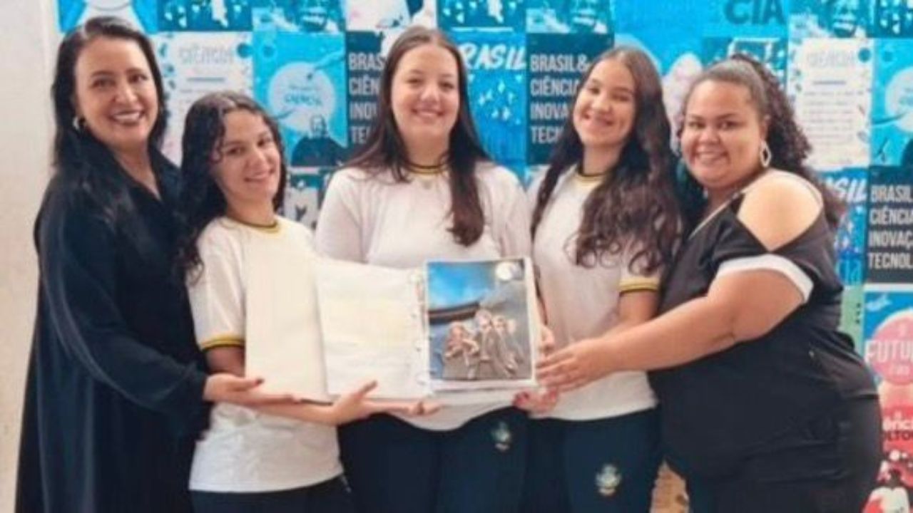 Professoras que orientaram as aulas também levaram o prêmio da Fórmula 1. (Foto: Divulgação/Governo de Goiás)