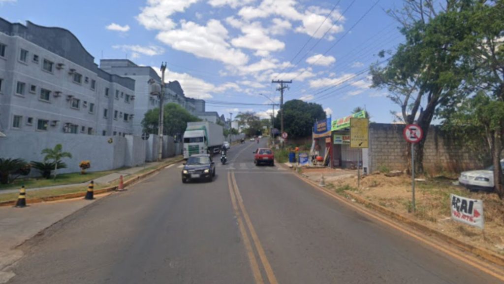 Avenida Professor Benvindo Machado, no Jardim Santana.