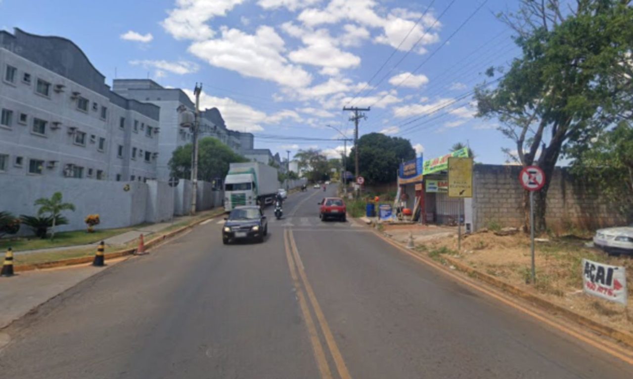 Avenida Professor Benvindo Machado, no Jardim Santana.