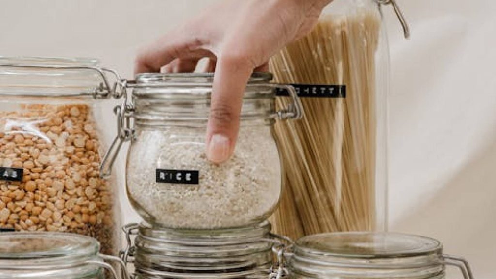 Onde deixar o pote de arroz para atrair riqueza, segundo o Feng Shui