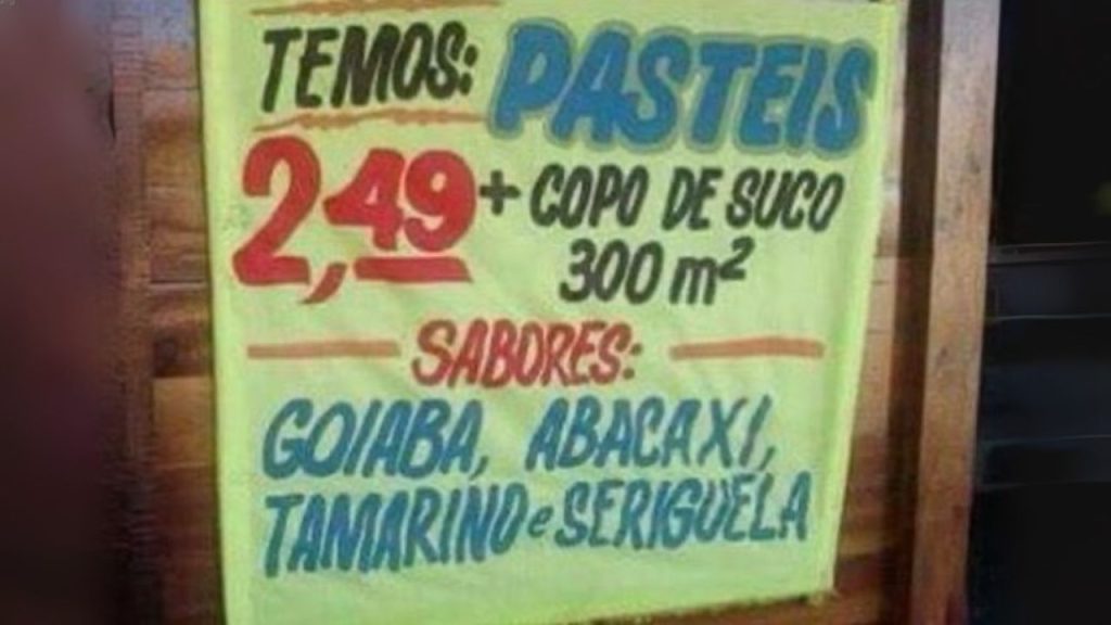 Placa viraliza com anúncio de suco de proporções bizarras: “maior que minha casa”
