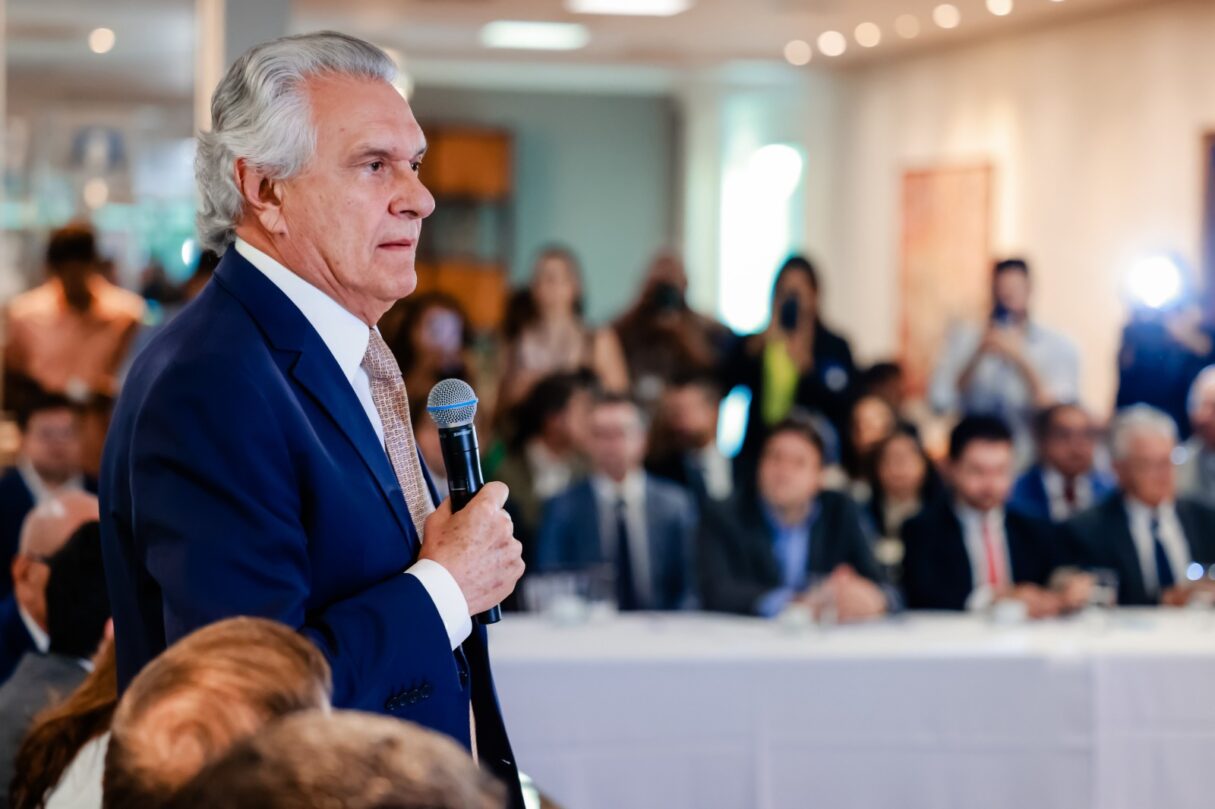 Caiado apresenta soluções para proteger empresas e empregos em Goiás da taxação americana