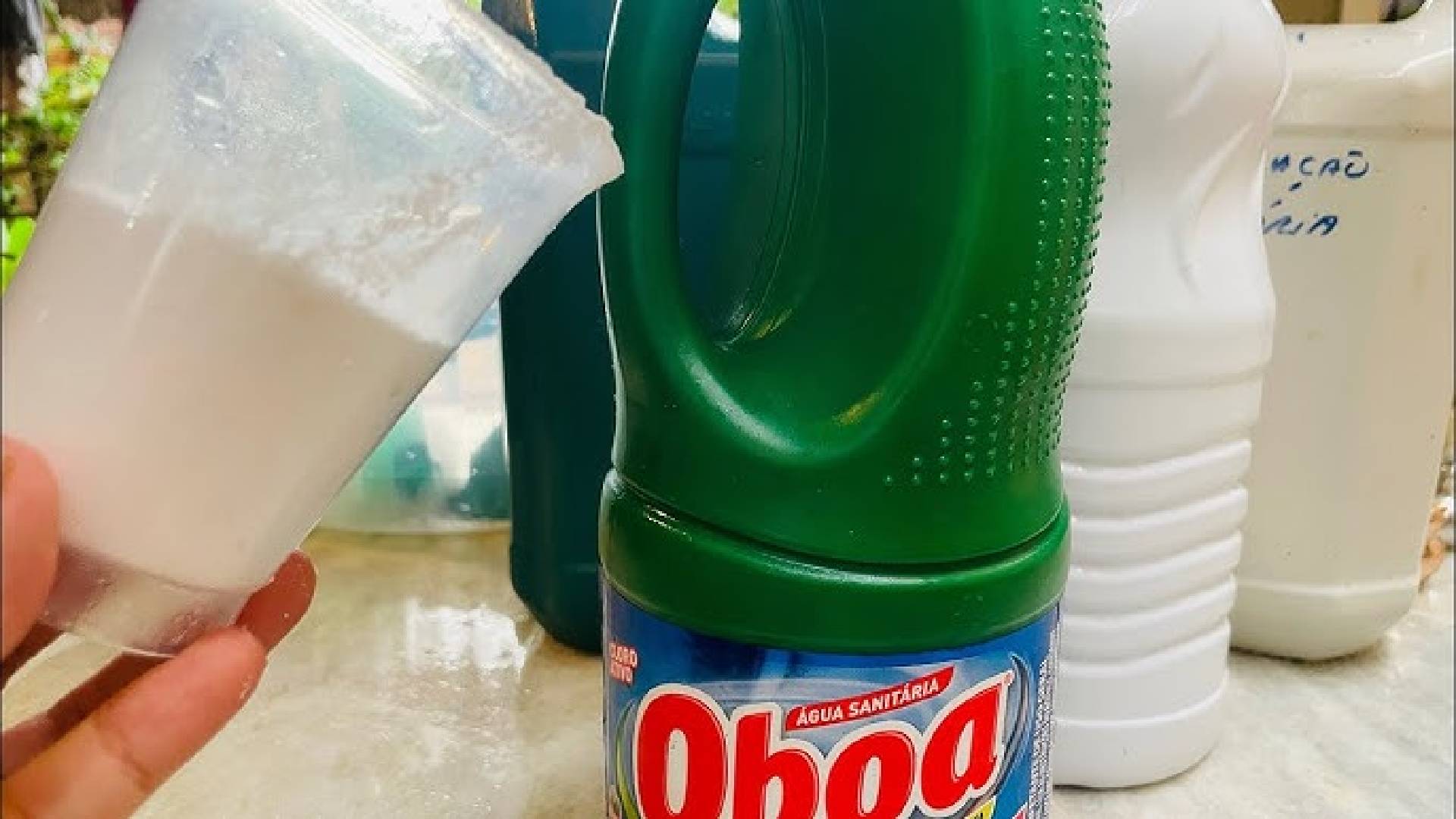 Cuidado! Usar água sanitária incorretamente pode ser perigoso e você deve se atentar
