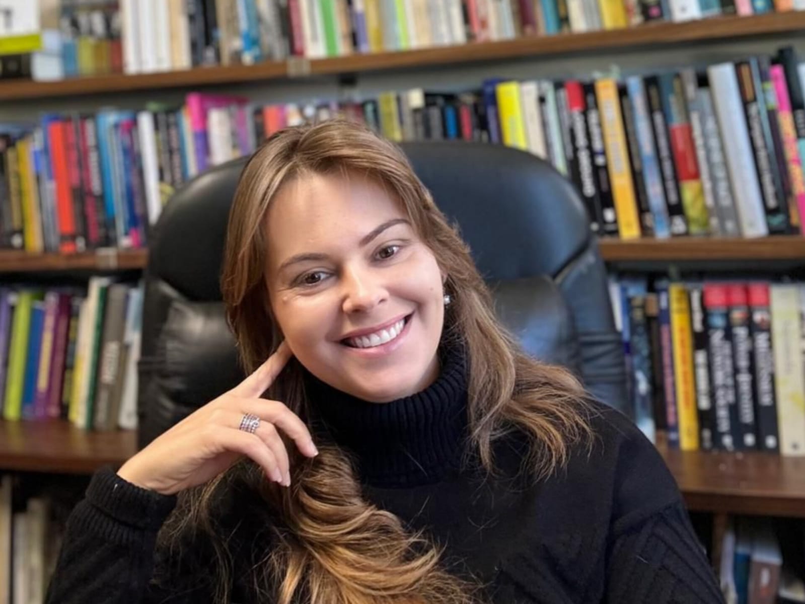 Jullena Normando é pesquisadora em comunicação e IA. (Foto: Divulgação)